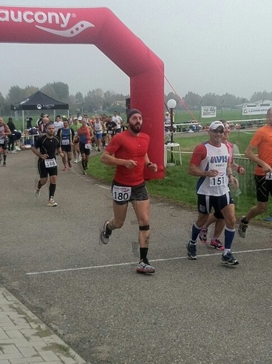 Marco Raffo in gara nel corso dell'ultra maratona di Reggio Emilia