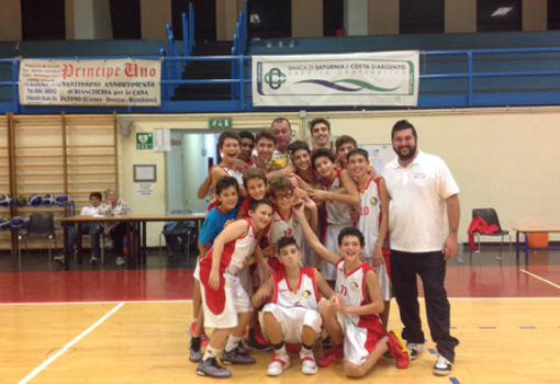 Gli Under 13 della Tigullio festeggiano, insieme ai tecnici Bozzola e Husam, il successo nel torneo &quot;Laguna d'Argento&quot; di Orbetello