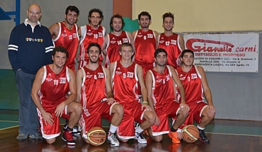 La compagine biancorossa del Villaggio Basket San Salvatore allenata da Luca Peccerillo