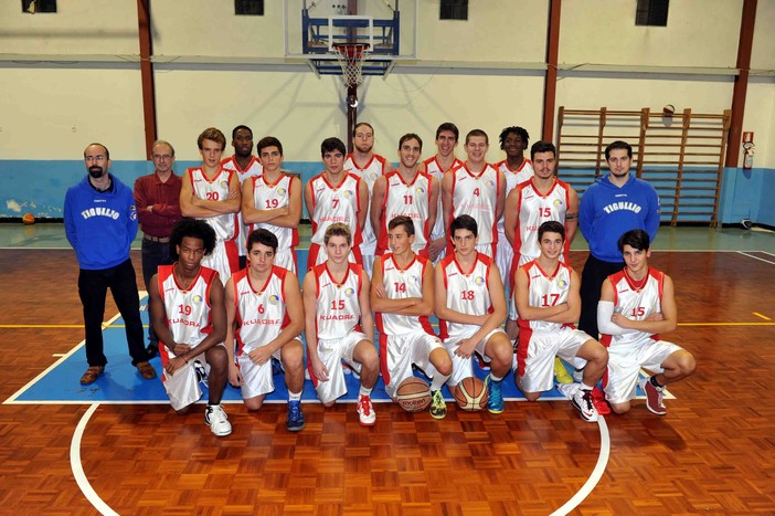 Il gruppo, al gran completo, di Under 19 e prima squadra della Tigullio Basket di Santa Margherita