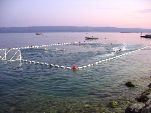 Un'immagine del campo da beach waterpolo che si appresta ad ospitare una nuova edizione del Chiavari Summer Waterpolo