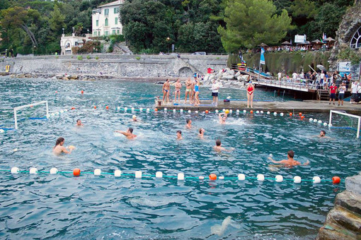 Tutto è pronto, nello specchio acqueo di fronte al Covo di Nord Est, per ospitare sabato sera l'ultimo atto delle Final Lega Beach Waterpolo