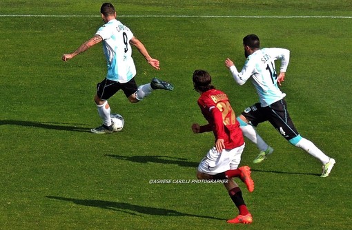 Nella foto di Agnese Carilli Caputo e Sestu in azione sul prato dell'Armando Picchi di Livorno Nella foto di Agnese Carilli Caputo e Sestu in azione sul prato dell'Armando Picchi di Livorno