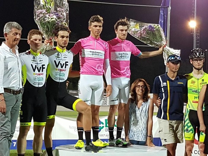 Christian Bassani e Davide Finatti, a sinistra, sul secondo gradino del podio a Busto Garolfo Christian Bassani e Davide Finatti, a sinistra, sul secondo gradino del podio a Busto Garolfo