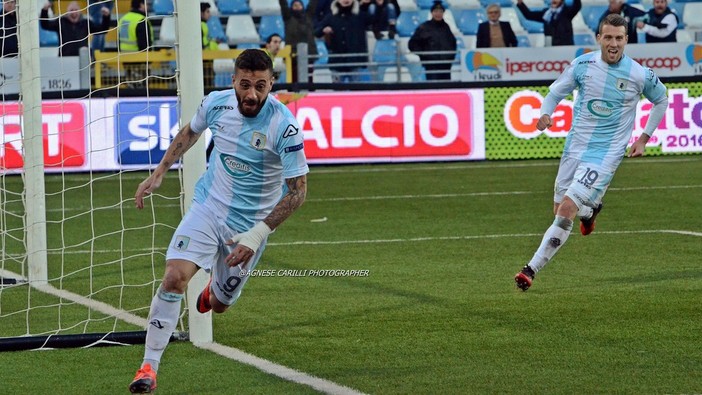 Nella foto di Agnese Carilli il bomber della Virtus Entella &quot;Ciccio&quot; Caputo corre a esultare dopo aver appena segnato il gol che vale la vittoria casalinga contro il Frosinone