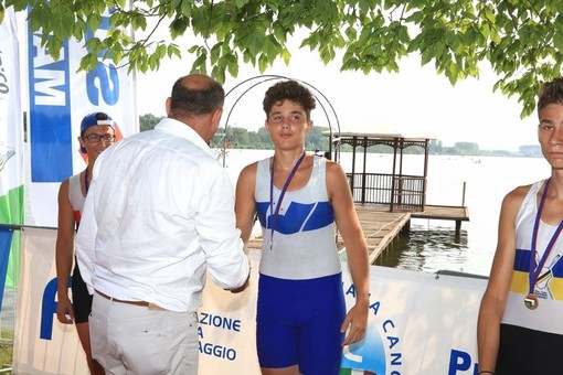 L'atleta dell'Argus Matteo Canepa, premiato a Candia dopo il successo sul singolo Cadetti