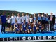 Il podio tricolore del quattro di punta Juniores maschile. Inginocchiato, in divisa completamente blu, l'equipaggio della Società remiera &quot;Gianni Figari&quot; Santa Margherita, secondo classificato