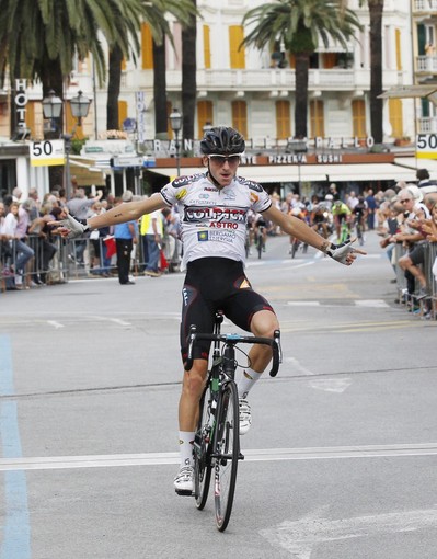 Il vittorioso arrivo di Giulio Ciccone, in occasione dell'ultima edizione della Milano-Rapallo, andata in scena il 27 settembre 2015