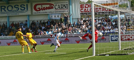 Il gol di Caputo contro il Modena (foto Carilli)
