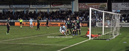 Masucci ha appena realizzato il gol che decide, in favore dell'Entella, la sfida casalinga contro il Novara (foto Agnese Carilli)