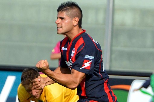 Giuseppe Torromino con la maglia del Crotone.
