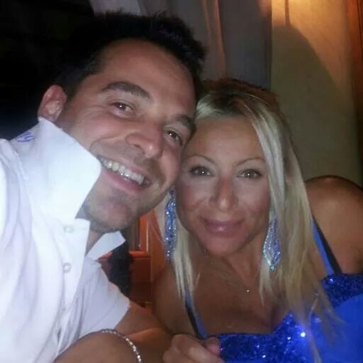 La coppia felice, in una foto dal profilo Facebook di Gisella Mazzoni