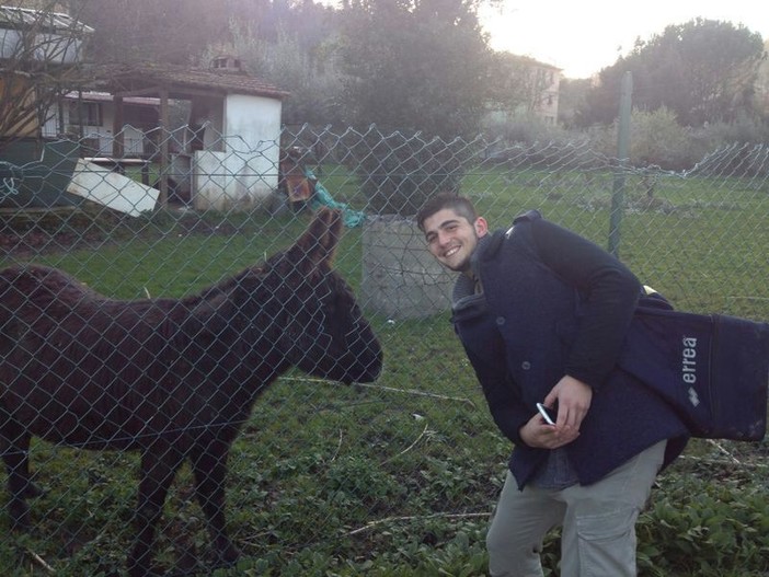 Luca Calvano con l'asino di Vezzano