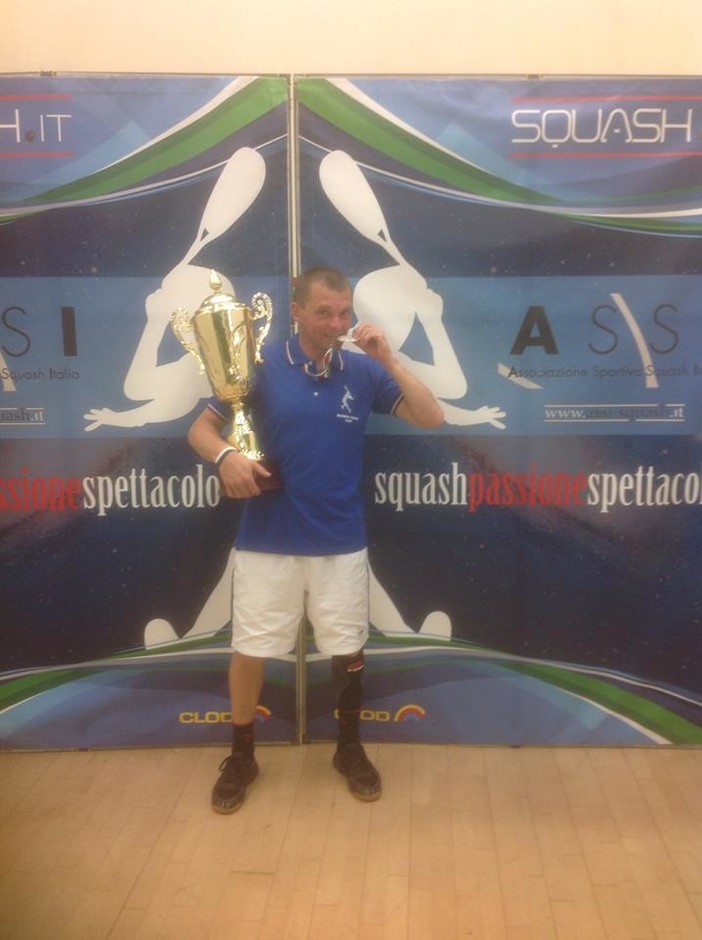 Marco Bo con la medaglia e la Coppa vinta a Milano. Marco Bo con la medaglia e la Coppa vinta a Milano.