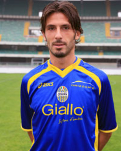 Nicola Corrent, qui con la maglia dell'Hellas Verona, in una foto di emozionecalcio.it