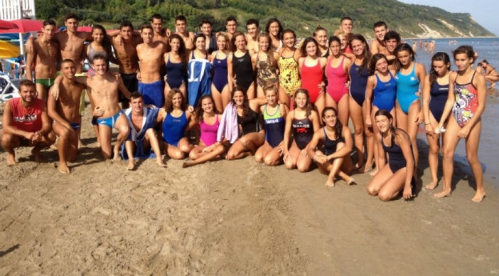 La Nazionale giovanile di nuoto di fondo, che si è radunata a Pesaro, di cui fa parte anche la sestrese Laura Adorni del Lavagna '90 (foto tratta da www.federnuoto.it)