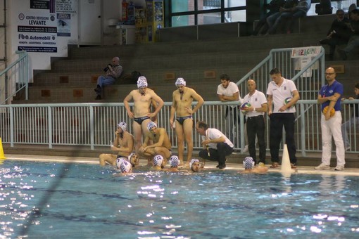 Un time out della Chiavari Nuoto durante la gara casalinga contro il Trieste