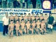 Gli Under 15 del Camogli, secondi classificati alle finali scudetto di Pescara. Con loro nella foto, a sinistra, il dirigente federale Gianfranco De Ferrari, a destra l'olimpionico Marco D'Altrui