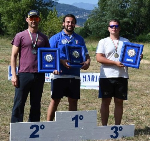 Filippo Montepagano, al centro, sul gradino più alto del podio tricolore