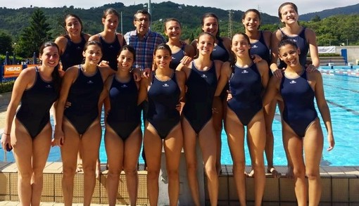 Le Juniores del Rapallo con il presidente Enrico Antonucci.