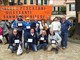 I partecipanti alla gara di pesca al pagello, memorial &quot;Mario Fasano&quot;, posano con i premi e la signora Fasano