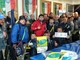 Foto di gruppo per partecipanti e organizzatori di &quot;Una lenza che scalda il cuore&quot; a Rapallo