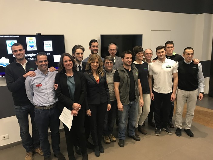 Autorità, organizzatori e testimonial alla presentazione ufficiale in Regione di "Santa 6 Super Sport" Autorità, organizzatori e testimonial alla presentazione ufficiale in Regione di "Santa 6 Super Sport"