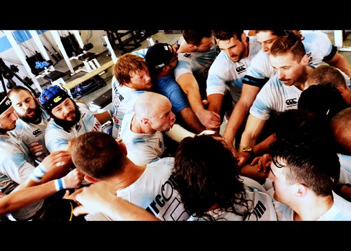 Gli Squali della Tossini Pro Recco Rugby si danno la carica prima della partita