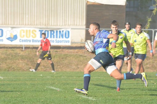 Nella foto di Gabriele Pozzo, Alex Panetti della Tossini Pro Recco si invola in meta