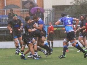 Nella foto di Osvaldo Ciotti una fase di Tossini Pro Recco-Lyons Piacenza, giocata sotto una pioggia battente sul terreno del Carlo Androne