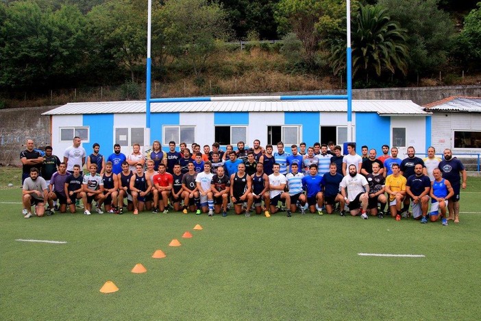 Nella foto di Osvaldo Ciotti il gruppo della Pro Recco Rugby posa prima dell'inizio della prepazione in vista della stagione 2015-2016