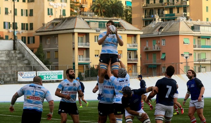 La Tossini Pro Recco Rugby in azione al Carlini di Genova nel vittorioso derby giocato contro il Cus (foto Osvaldo Ciotti) La Tossini Pro Recco Rugby in azione al Carlini di Genova nel vittorioso derby giocato contro il Cus (foto Osvaldo Ciotti)