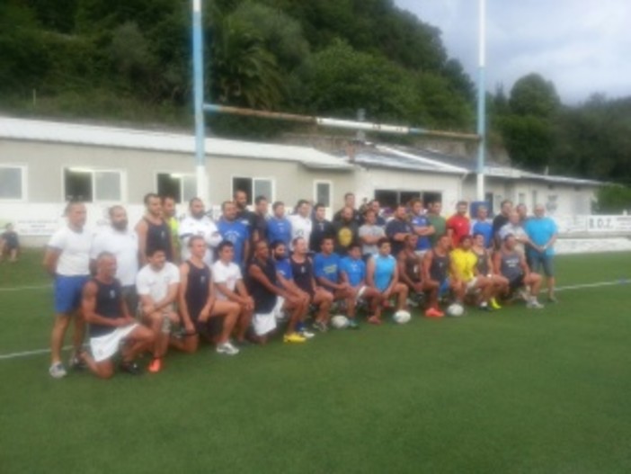 Nella foto di Emy Forlani il gruppo della prima squadra della Pro Recco Rugby al momento di iniziare la preparazione in vista della prossima stagione