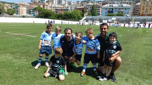 Gli Squalettini della Pro Recco Rugby sul terreno del Carlini (foto Romanu)