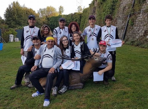 La squadra degli Arcieri del Tigullio, che ha preso parte ai campionati regionali 3D sulle alture di Genova