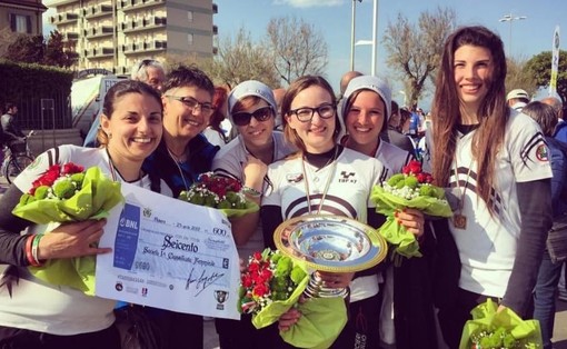 Le ragazze degli Arcieri del Tigullio prime classificate a Pesaro ai campionati italiani per società