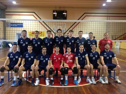 La prima squadra maschile dell'Admo Volley Lavagna gira la boa del massimo campionato regionale in seconda posizione