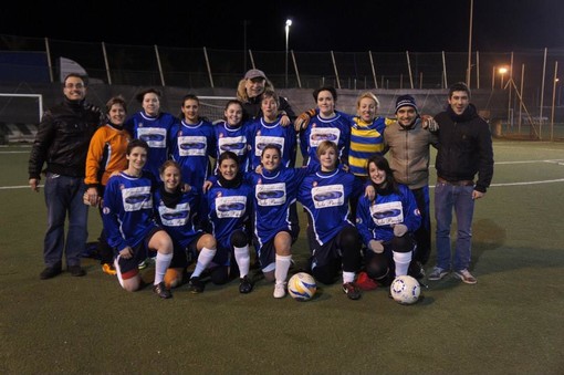 In piedi da dx: (dirigente) Cau, Lust, Peri, Nappi, Rosasco, Presi, Baravaglio, (Dirigente) Levaggi, Muzio, Prado (Mister) Manduel (preparatore portieri). In ginocchio da dx: Arata, Maddalo, Bonutti, Dalfiume, Romagnoli (cap.) Cancedda.