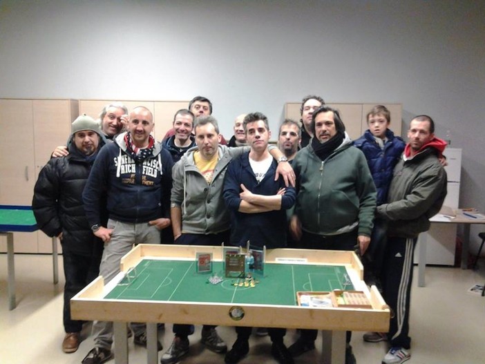 Subbuteo, che passione: Valentino Spagnolo vince il torneo Greater London Football League